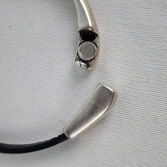 My Wristy Business Sterling Silver&Black Magnetic Cuff Bracelet - Picture 5 of 5